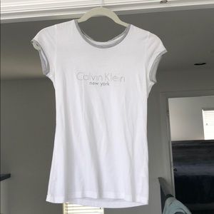 white short sleeve w/ grey around sleeves &collar